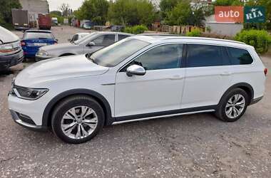 Универсал Volkswagen Passat 2016 в Киеве