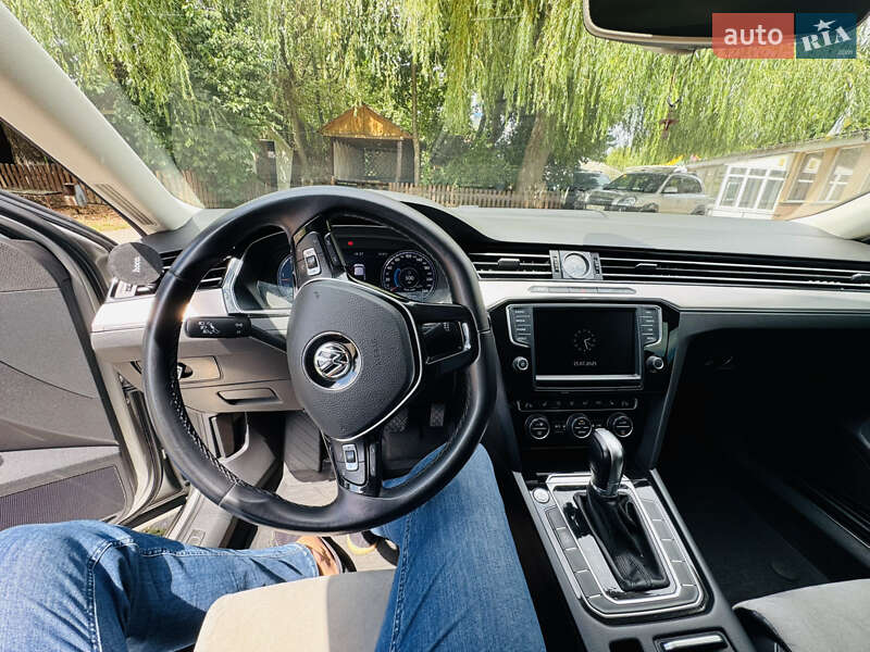 Седан Volkswagen Passat 2014 в Умани