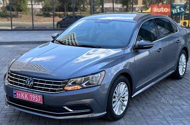 Седан Volkswagen Passat 2017 в Днепре