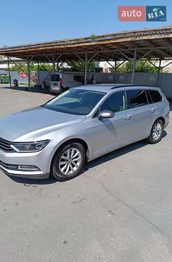 Универсал Volkswagen Passat 2019 в Звягеле