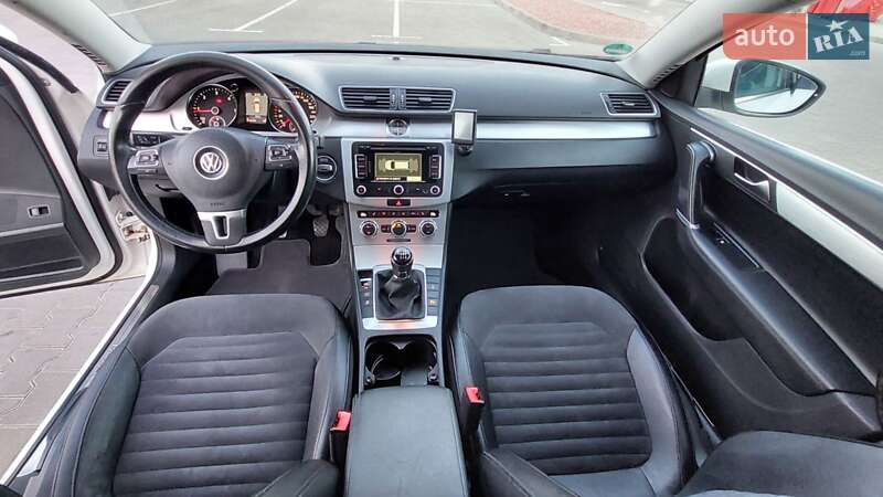 Универсал Volkswagen Passat 2013 в Одессе