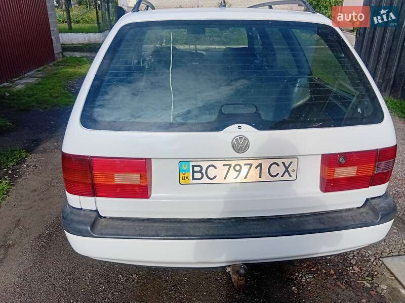 Універсал Volkswagen Passat 1994 в Іваничах