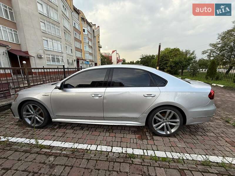 Седан Volkswagen Passat 2017 в Ивано-Франковске