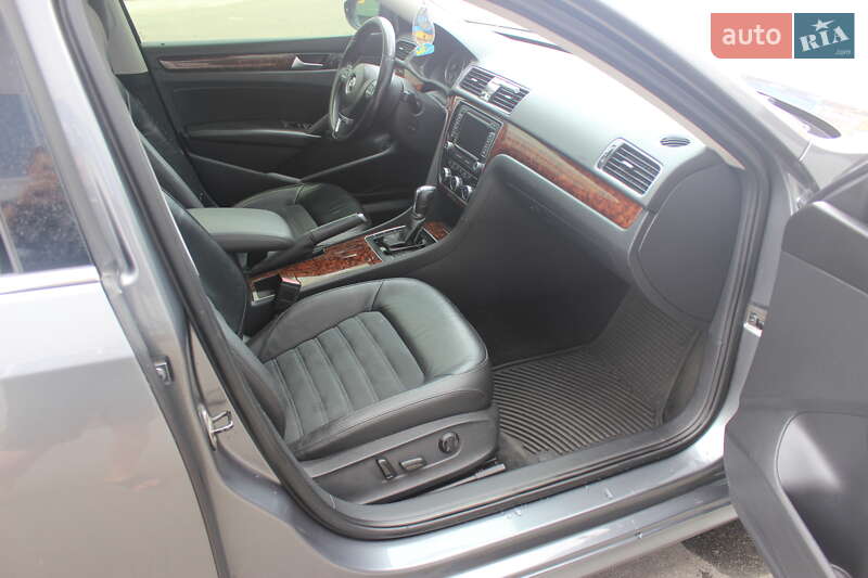 Седан Volkswagen Passat 2012 в Києві