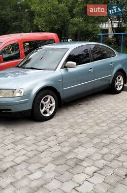 Седан Volkswagen Passat 1998 в Луцьку