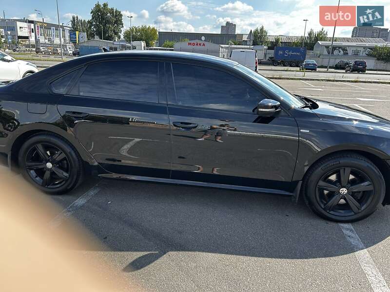 Седан Volkswagen Passat 2013 в Киеве