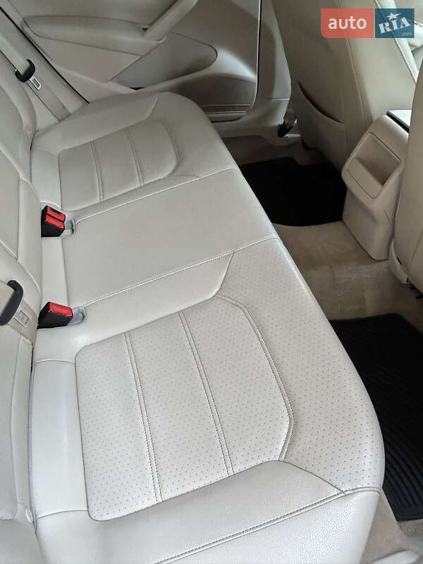 Седан Volkswagen Passat 2013 в Киеве