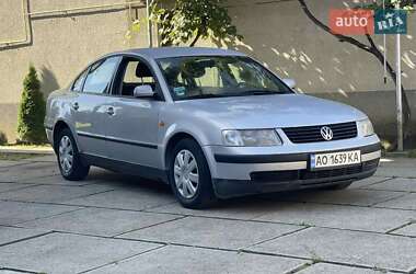 Седан Volkswagen Passat 1998 в Виноградові