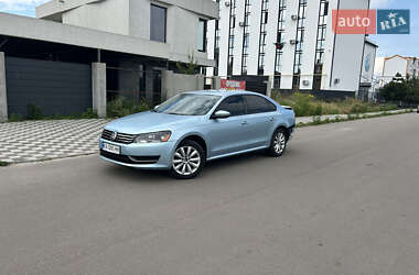 Седан Volkswagen Passat 2011 в Киеве