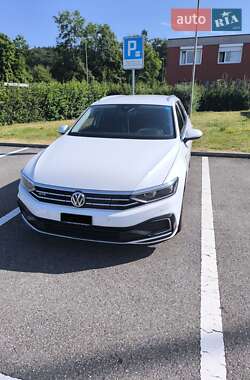 Универсал Volkswagen Passat 2020 в Ужгороде
