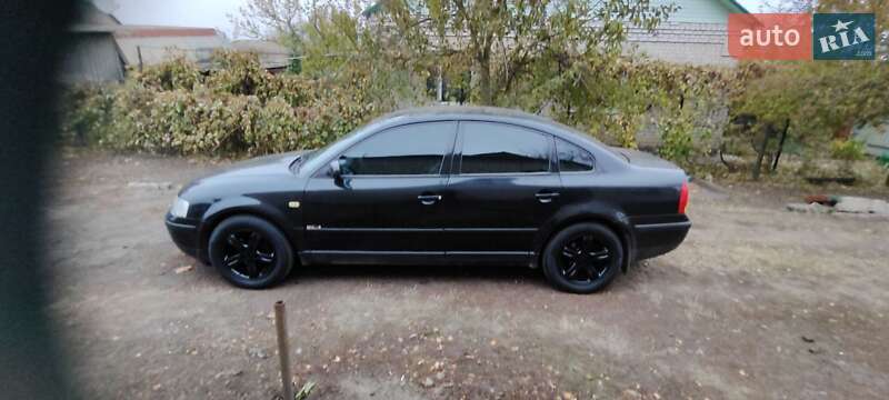Седан Volkswagen Passat 1999 в Новомиргороде