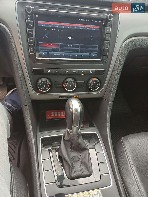 Седан Volkswagen Passat 2014 в Львові