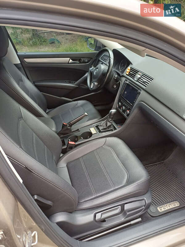 Седан Volkswagen Passat 2014 в Львові