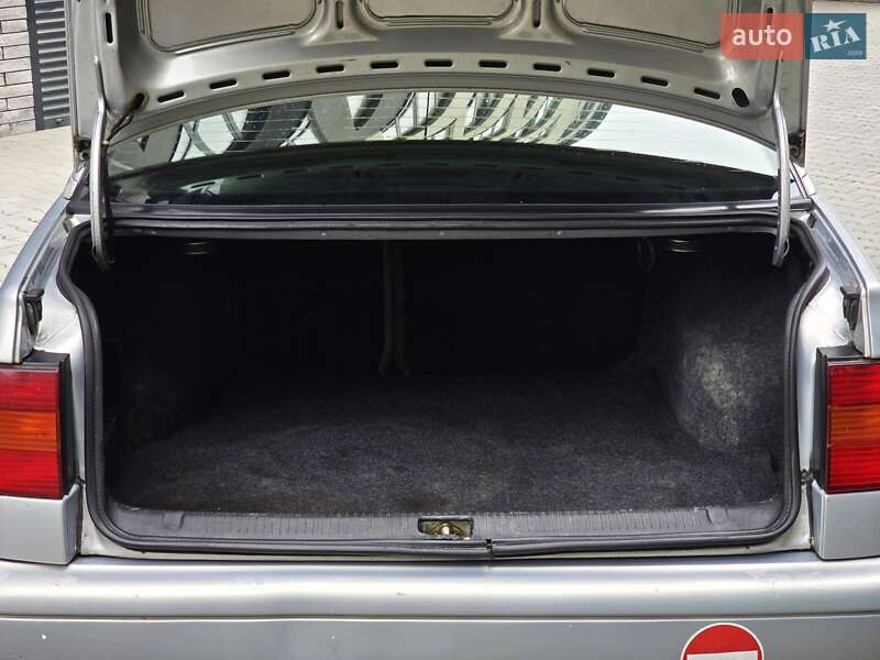 Седан Volkswagen Passat 1994 в Хмельницком