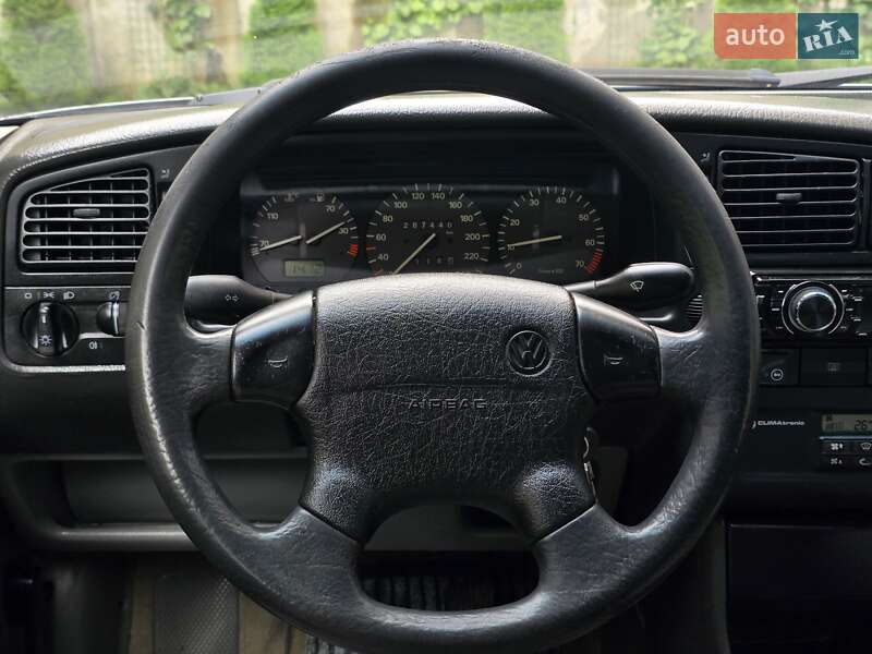 Седан Volkswagen Passat 1994 в Хмельницком