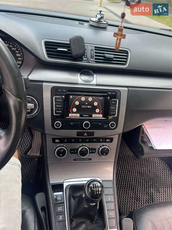 Седан Volkswagen Passat 2013 в Львове