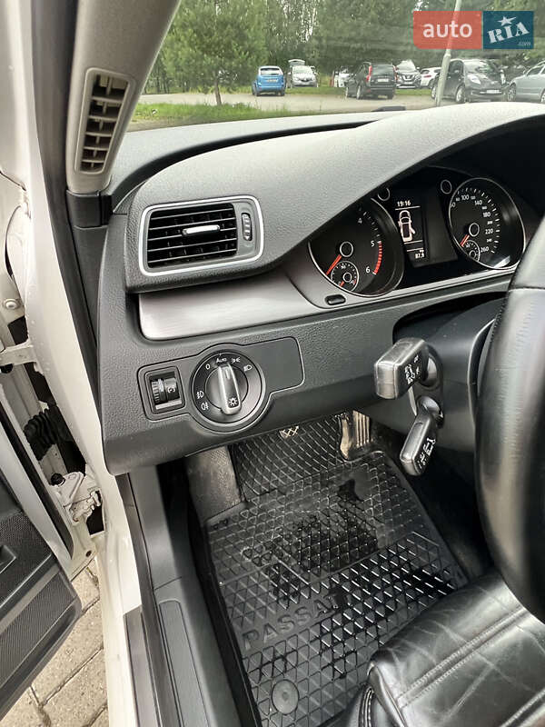 Универсал Volkswagen Passat 2011 в Дрогобыче