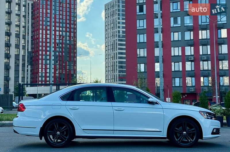 Седан Volkswagen Passat 2016 в Киеве