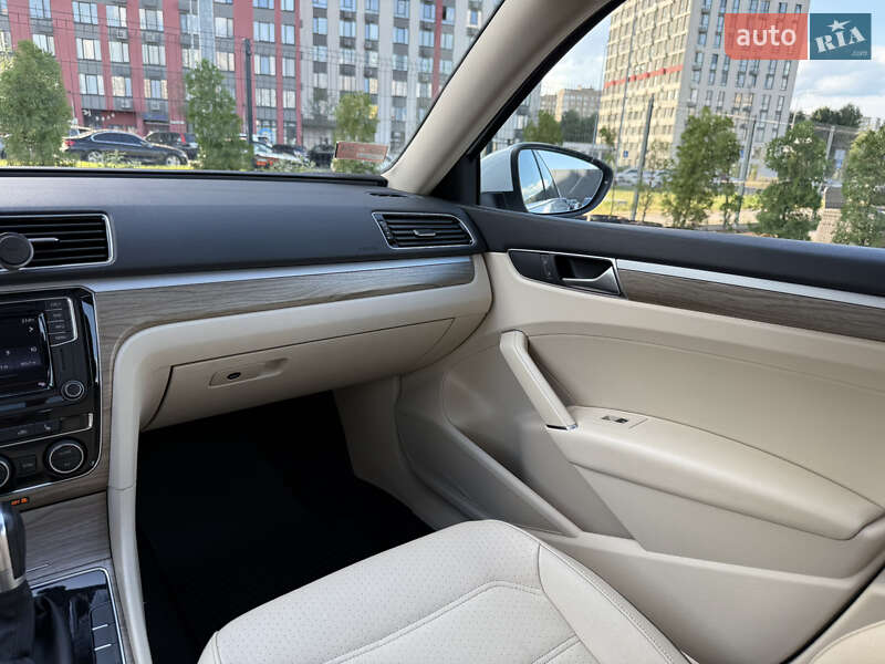 Седан Volkswagen Passat 2016 в Киеве