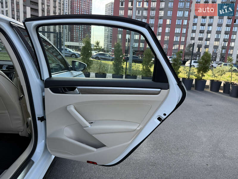 Седан Volkswagen Passat 2016 в Киеве
