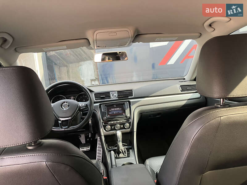 Седан Volkswagen Passat 2017 в Львове