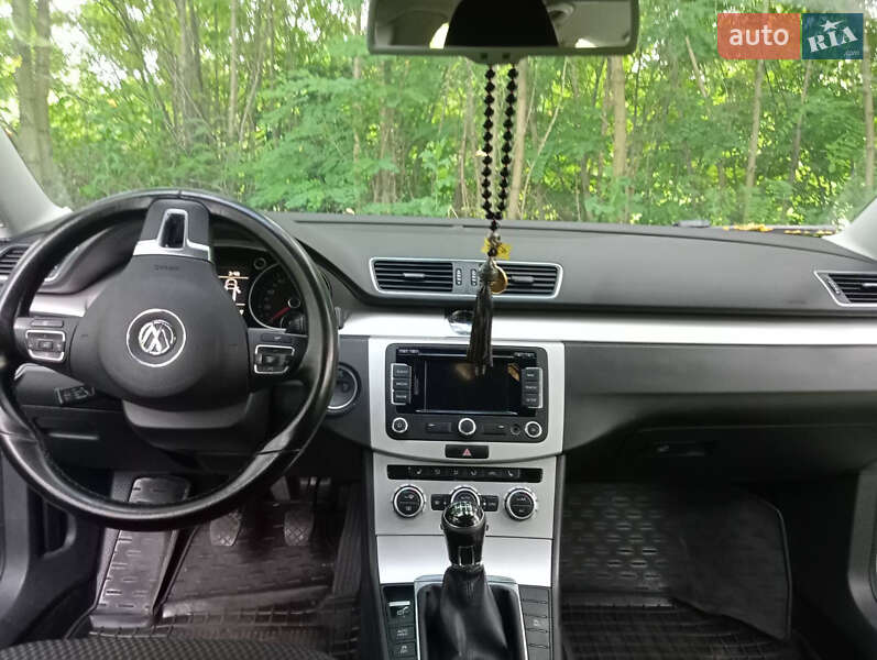 Універсал Volkswagen Passat 2014 в Києві
