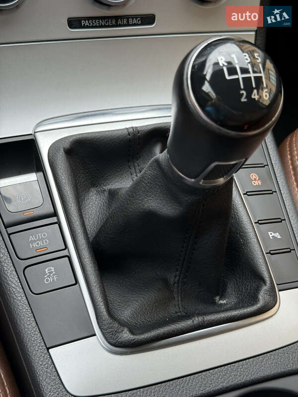 Седан Volkswagen Passat 2014 в Львове