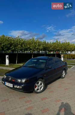 Седан Volkswagen Passat 1995 в Львові