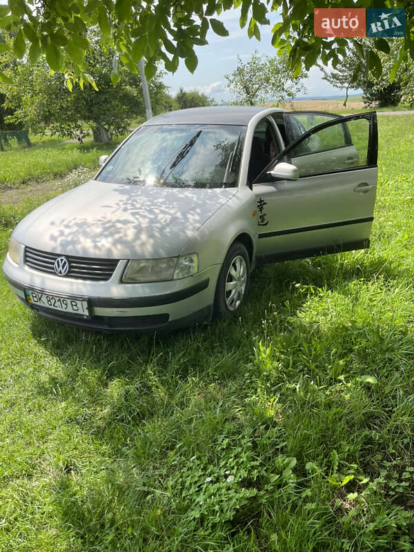 Седан Volkswagen Passat 1997 в Дубно