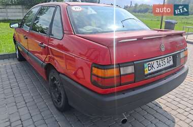 Седан Volkswagen Passat 1989 в Ровно