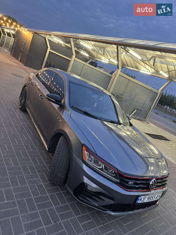 Седан Volkswagen Passat 2018 в Днепре