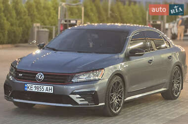 Седан Volkswagen Passat 2018 в Днепре