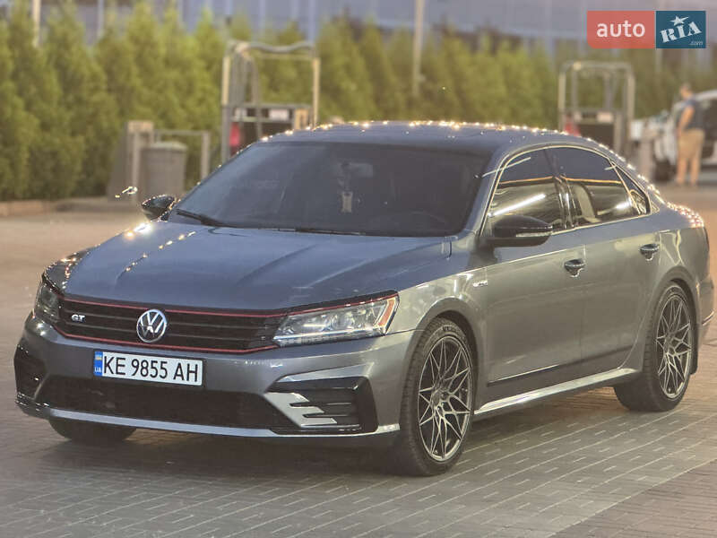 Седан Volkswagen Passat 2018 в Днепре