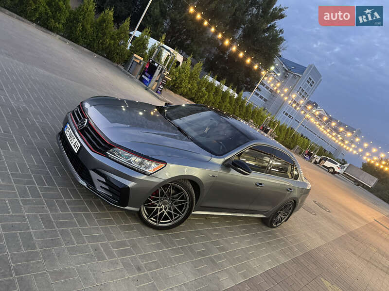 Седан Volkswagen Passat 2018 в Днепре