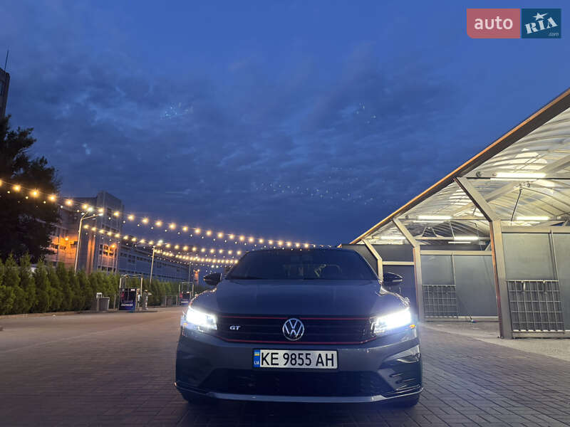 Седан Volkswagen Passat 2018 в Днепре