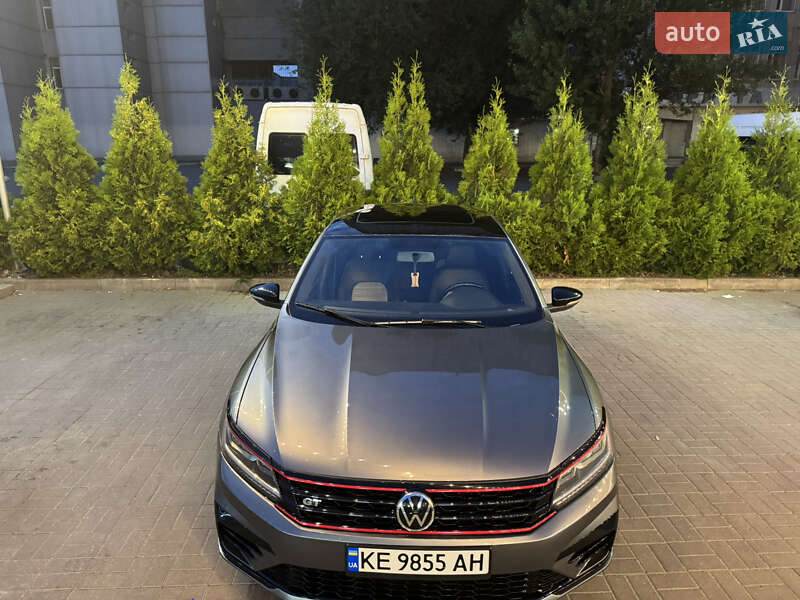 Седан Volkswagen Passat 2018 в Днепре