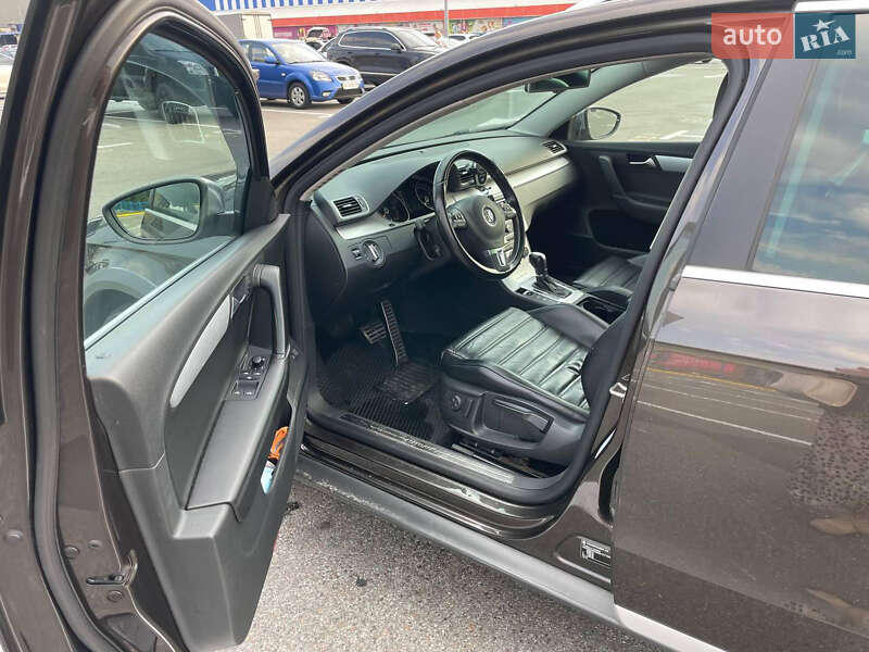 Универсал Volkswagen Passat 2013 в Киеве