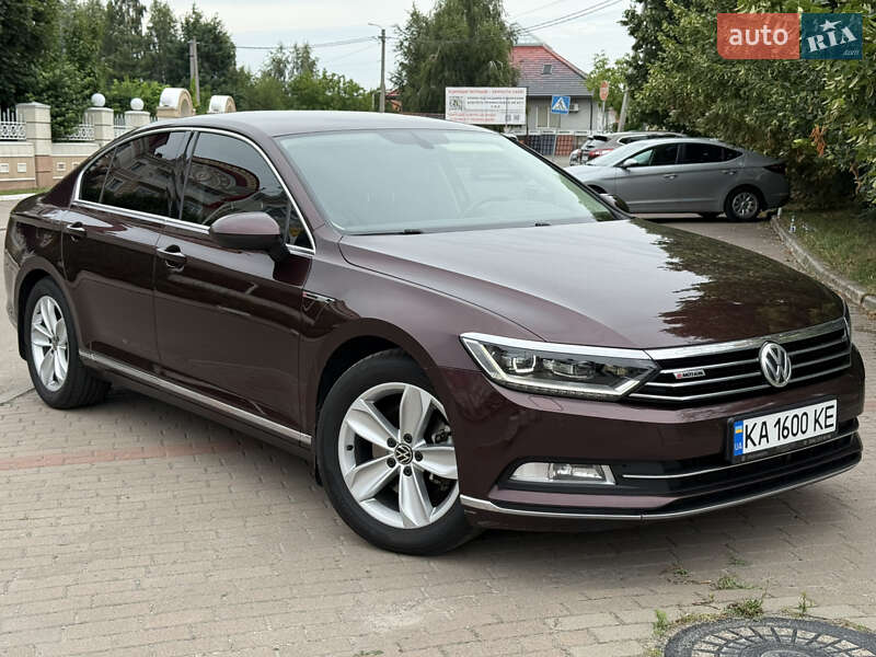 Седан Volkswagen Passat 2015 в Киеве