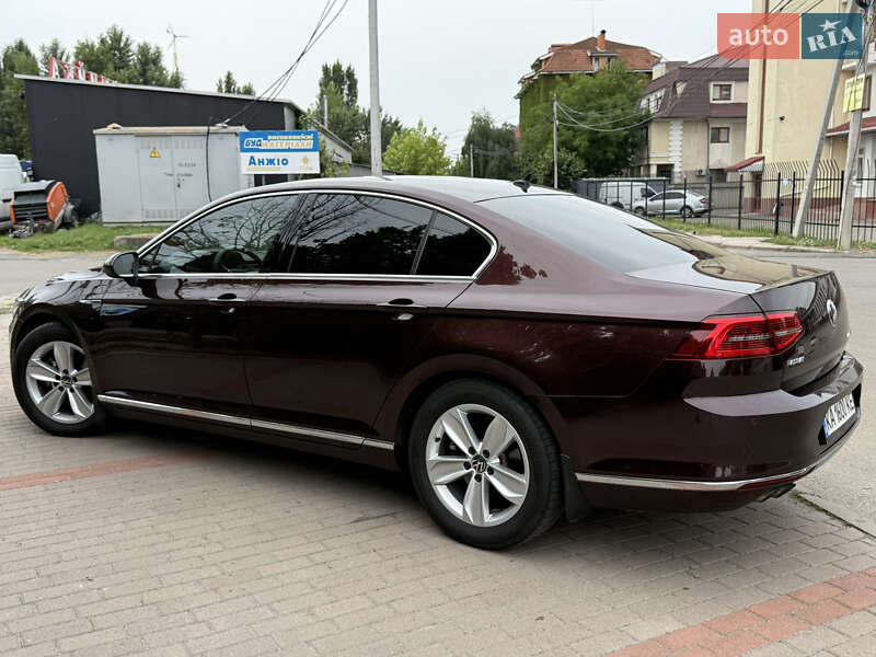 Седан Volkswagen Passat 2015 в Киеве