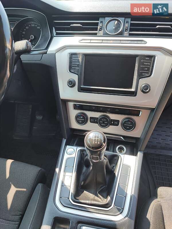 Универсал Volkswagen Passat 2017 в Львове