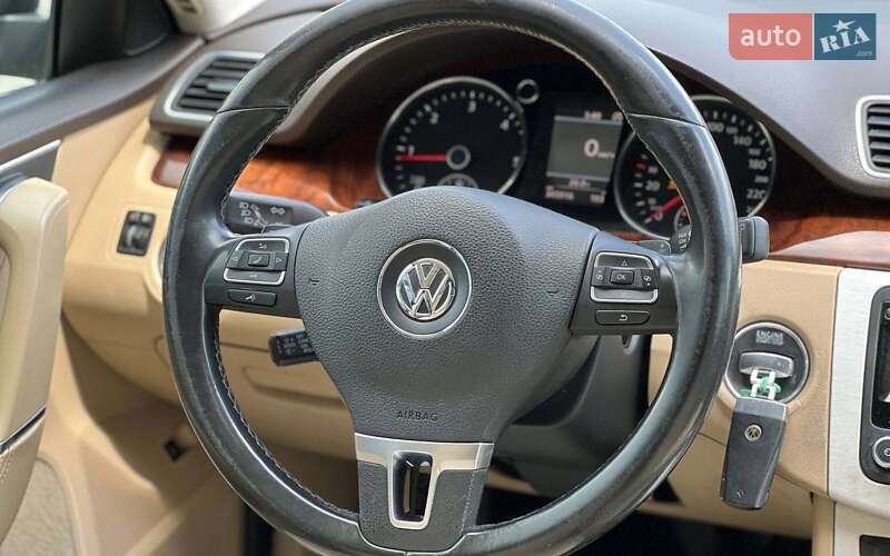 Универсал Volkswagen Passat 2012 в Ивано-Франковске