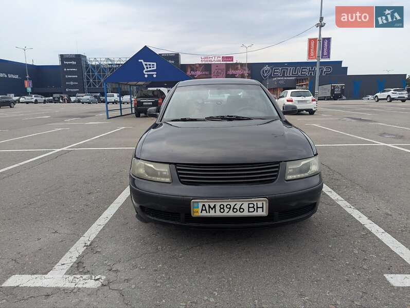 Седан Volkswagen Passat 1999 в Буче