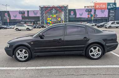 Седан Volkswagen Passat 1999 в Буче