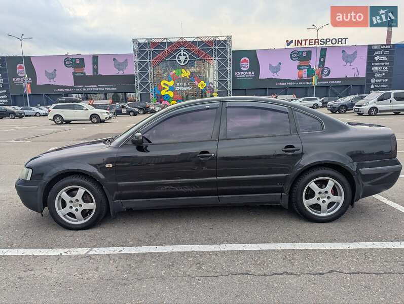 Седан Volkswagen Passat 1999 в Буче