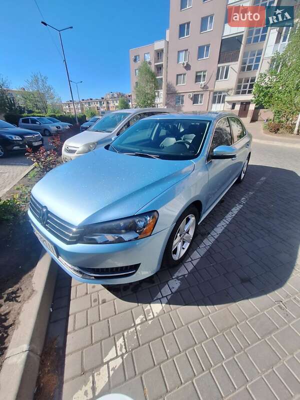 Седан Volkswagen Passat 2013 в Одессе