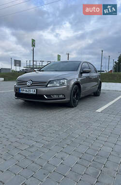 Седан Volkswagen Passat 2011 в Гайсину
