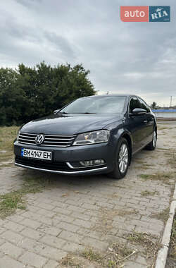 Седан Volkswagen Passat 2014 в Ромнах