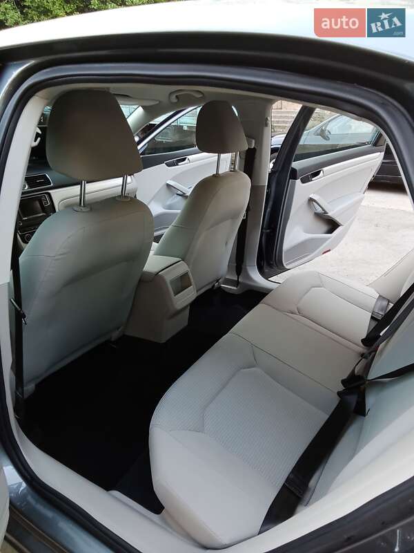 Седан Volkswagen Passat 2017 в Кропивницком