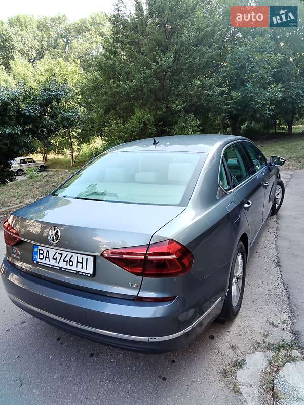 Седан Volkswagen Passat 2017 в Кропивницком