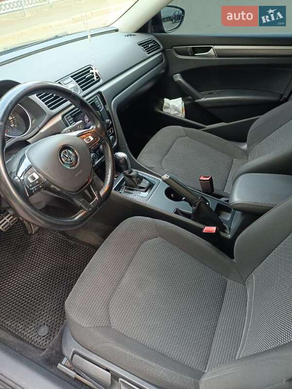 Седан Volkswagen Passat 2016 в Львове